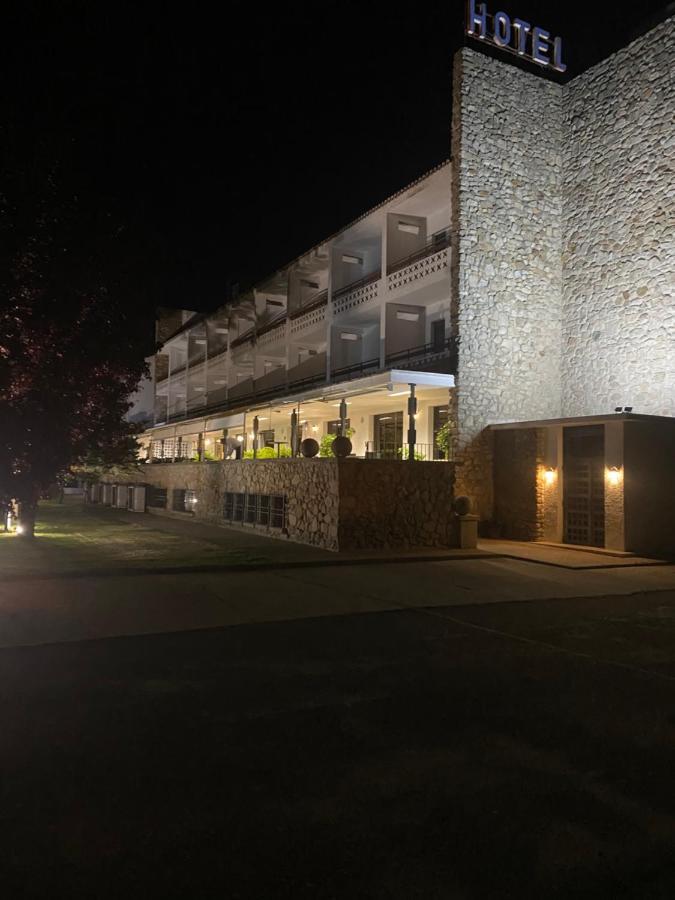 Hotel Las Cigueenas Trujillo Exterior photo